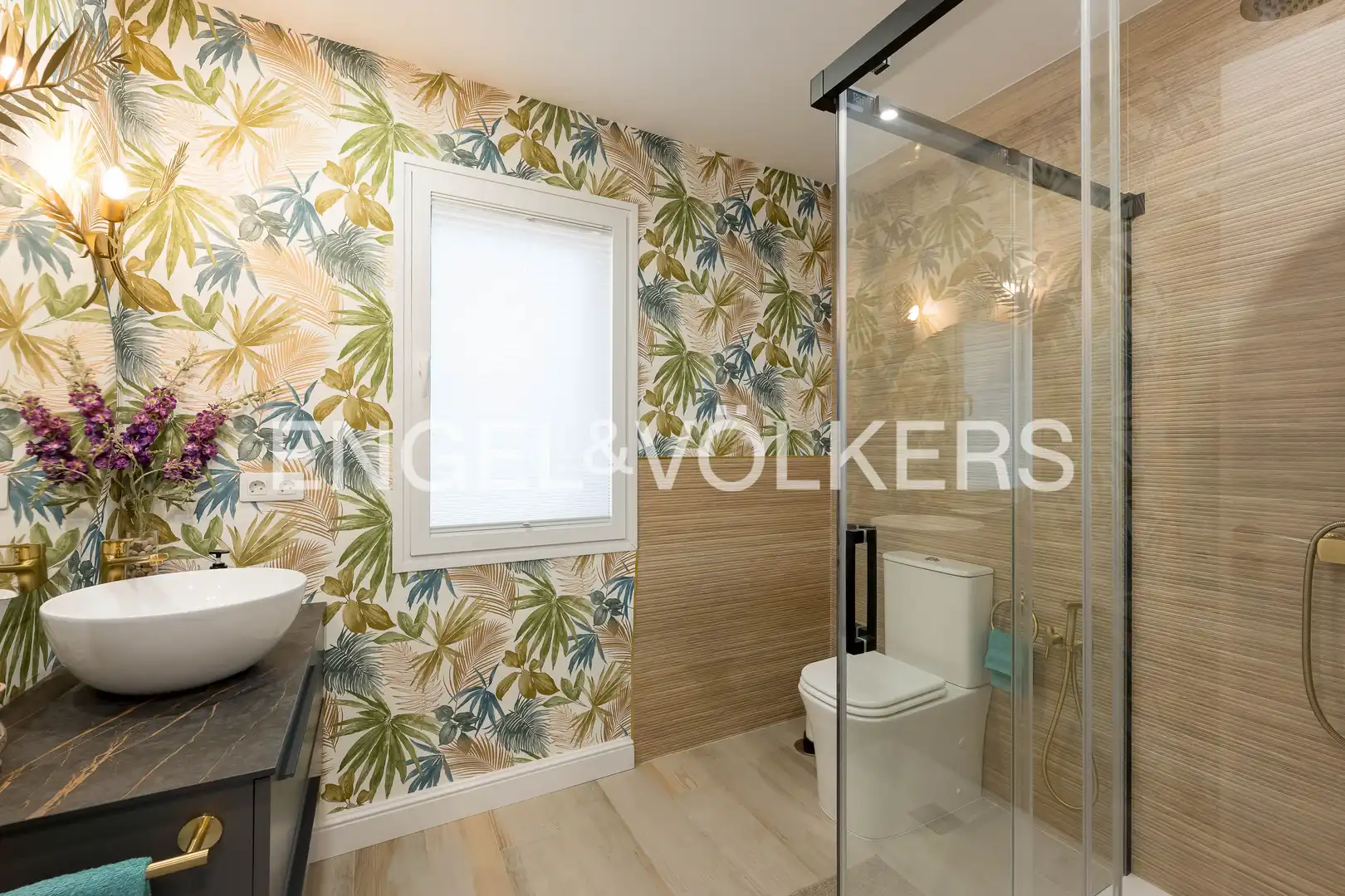 Bathroom of Houses for sale in Madrid  with Air Conditioner, Heating and Private garden