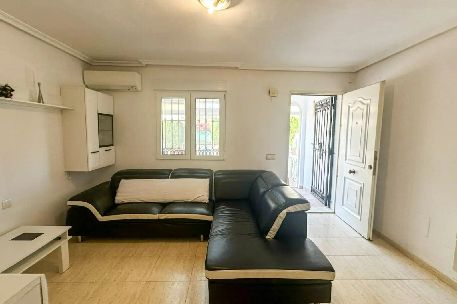 Exterior view of Houses for sale in Torrevieja  with Furnished