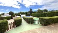 Jardí de Casa o xalet en venda en Carmona amb Aire condicionat, Terrassa i Piscina