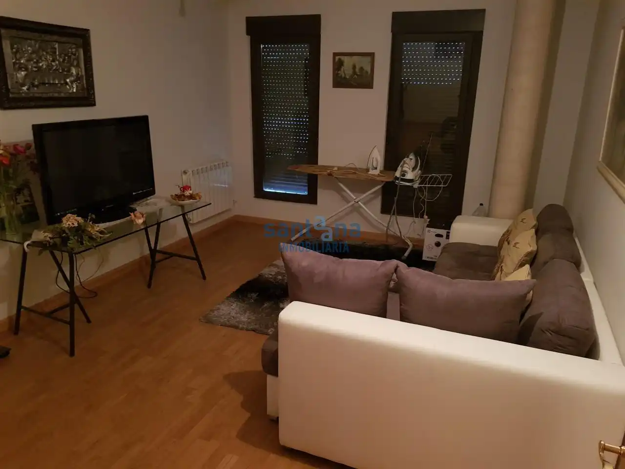 Sala d'estar de Apartament en venda en La Robla  amb Calefacció, Parquet i Terrassa