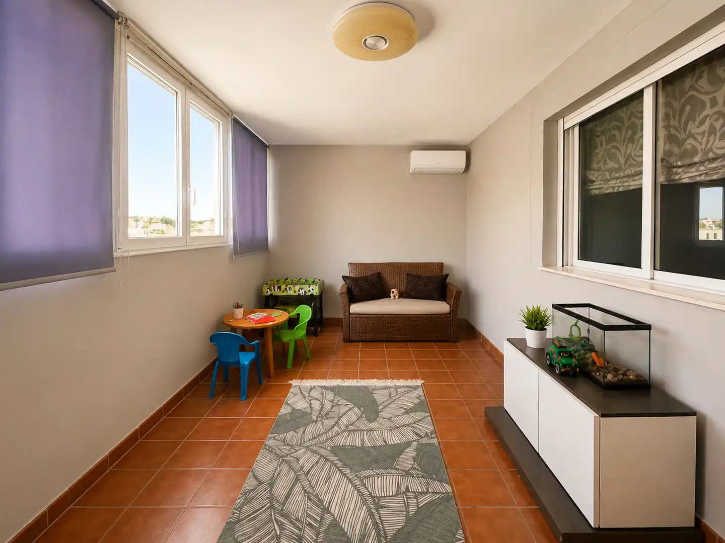 Sala de estar de Dúplex en venta en Almería con Aire acondicionado, Terraza y Piscina comunitaria