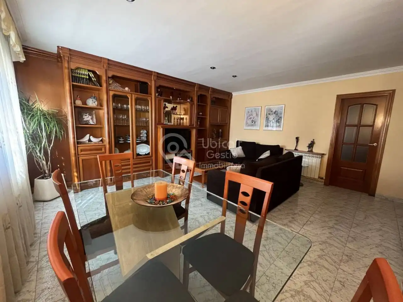 Sala d'estar de Casa adosada en venda en Palau-solità i Plegamans amb Aire condicionat, Calefacció i Jardí privat