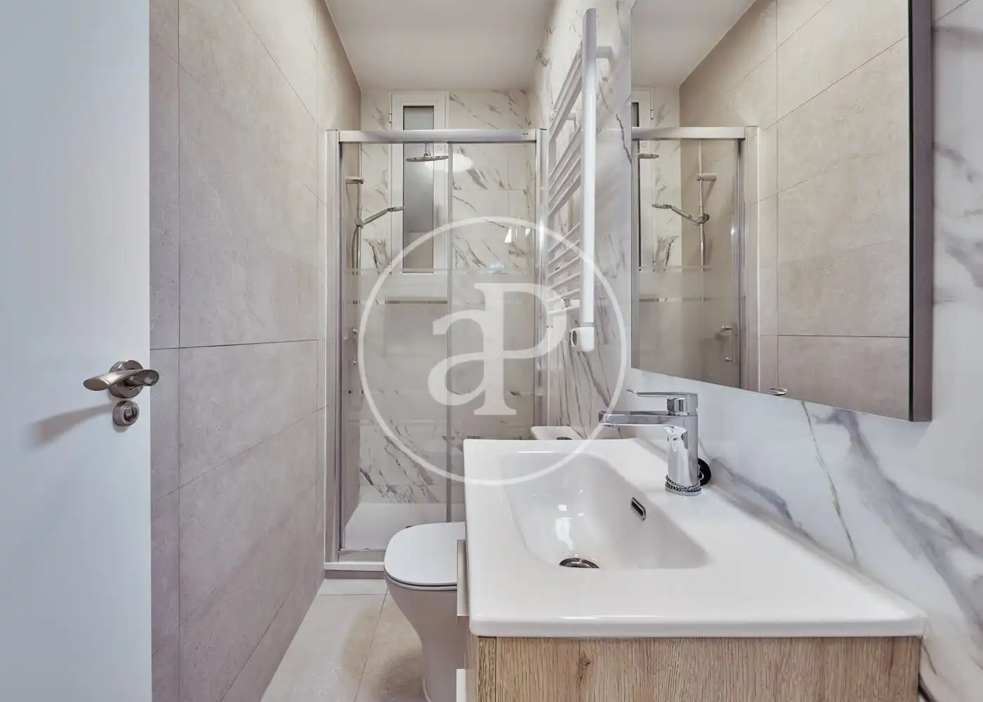 Bathroom of Flat for sale in Madrid  with Air Conditioner, Heating and Furnished