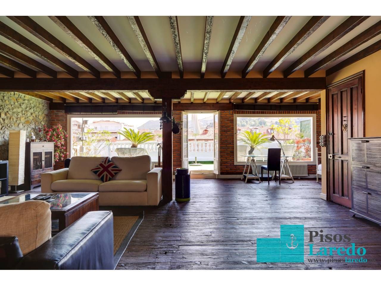 Sala de estar de Ático en venta en Laredo con Calefacción, Jardín privado y Terraza