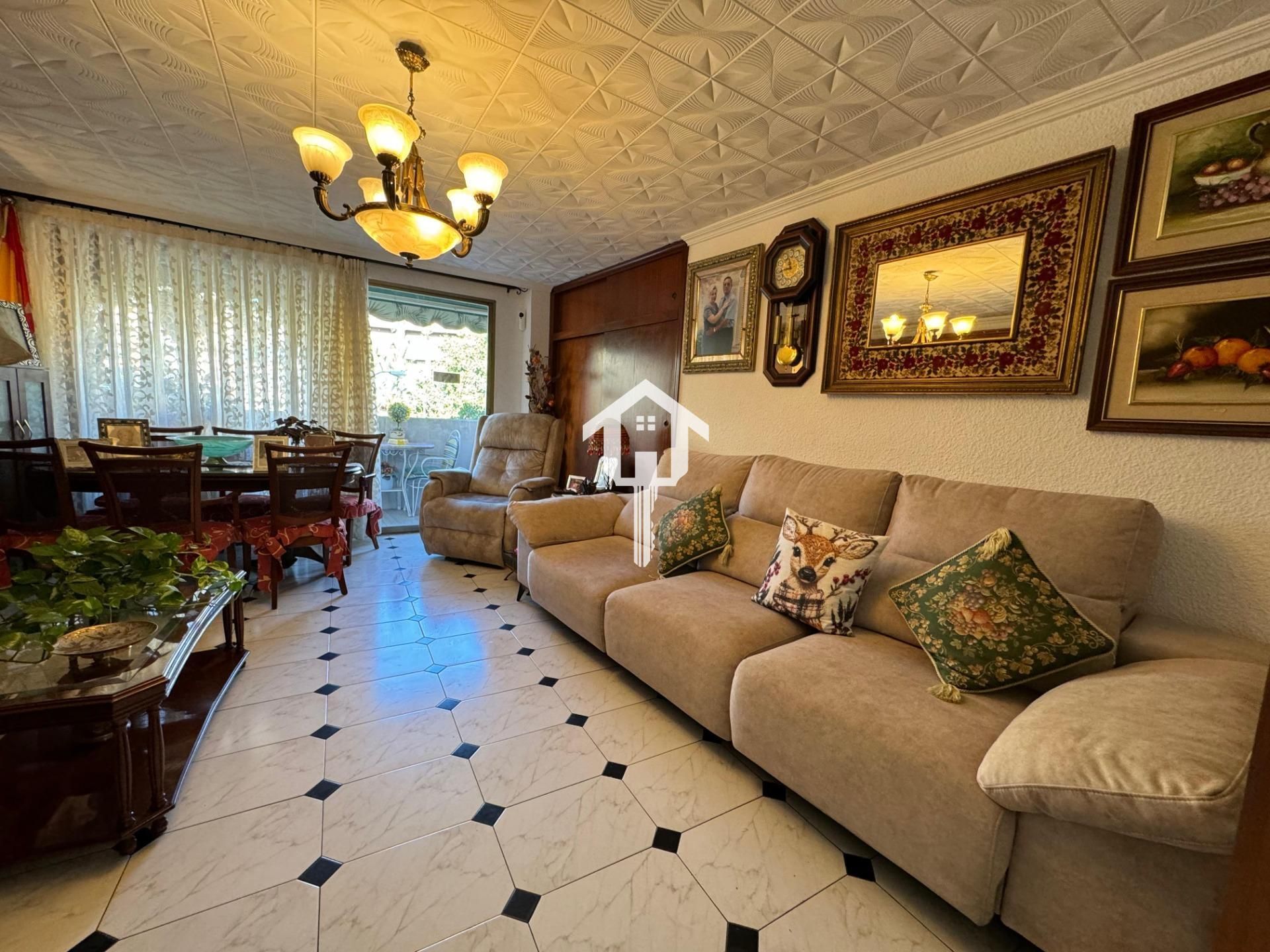 Sala de estar de Piso en venta en Alicante / Alacant con Terraza, Trastero y Balcón