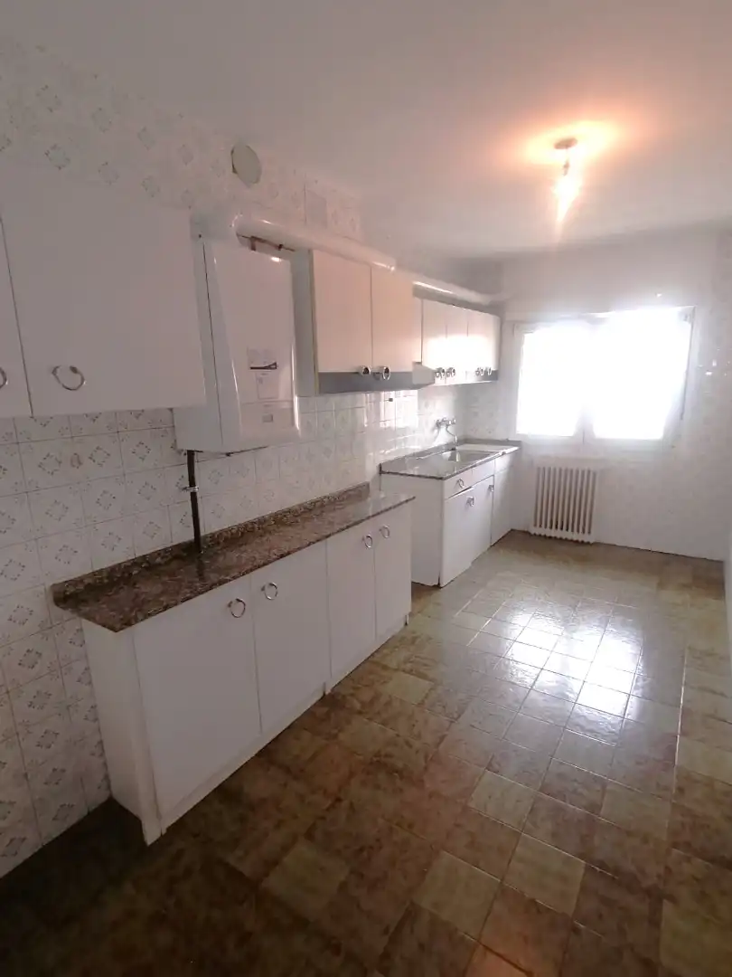 Cuina de Pis en venda en Gijón  amb Calefacció i Parquet