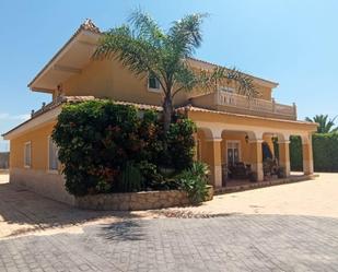 Vista exterior de Casa o xalet en venda en Elche / Elx amb Terrassa i Piscina