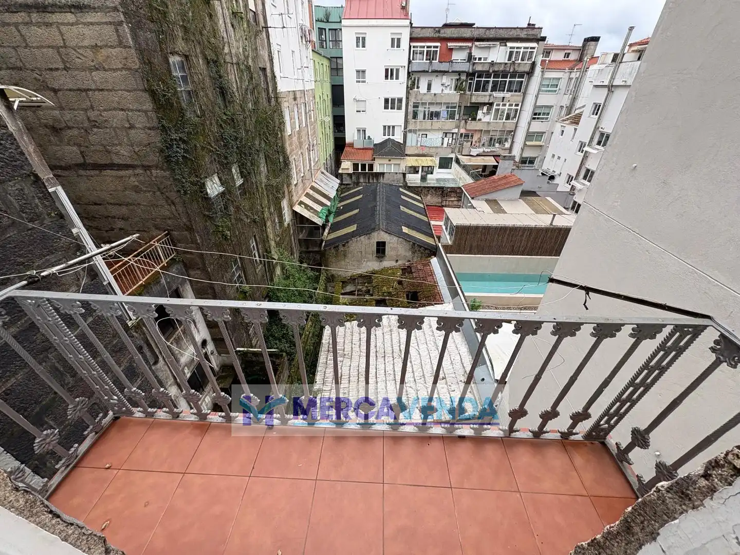 Terrassa de Pis en venda en Vigo  amb Calefacció, Traster i Moblat