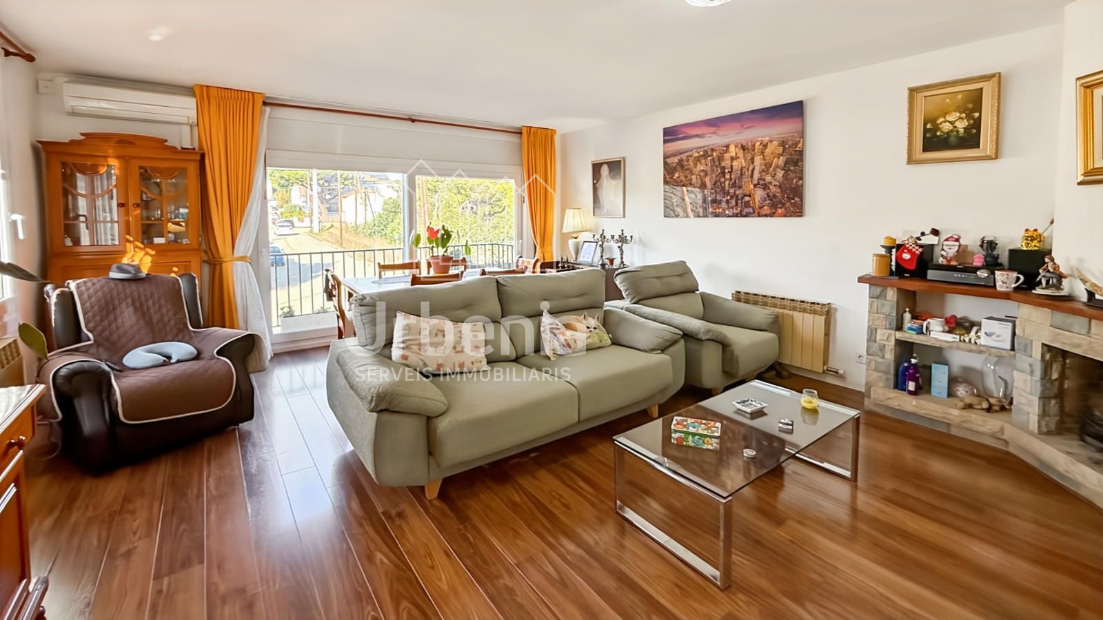 Sala d'estar de Casa o xalet en venda en Arenys de Mar amb Aire condicionat, Calefacció i Jardí privat