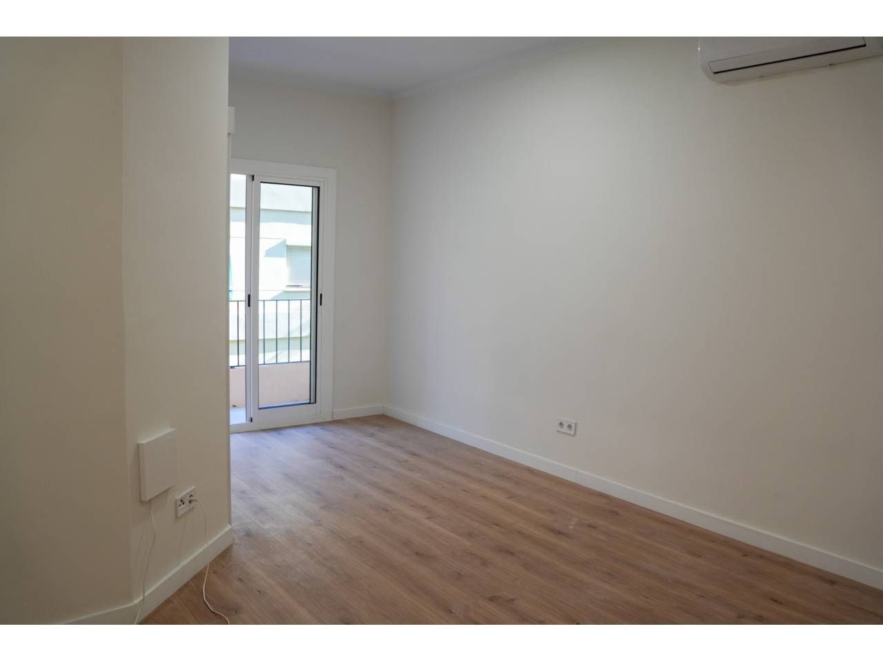 Bedroom of Flat for sale in  Barcelona Capital  with Air Conditioner, Heating and Parquet flooring