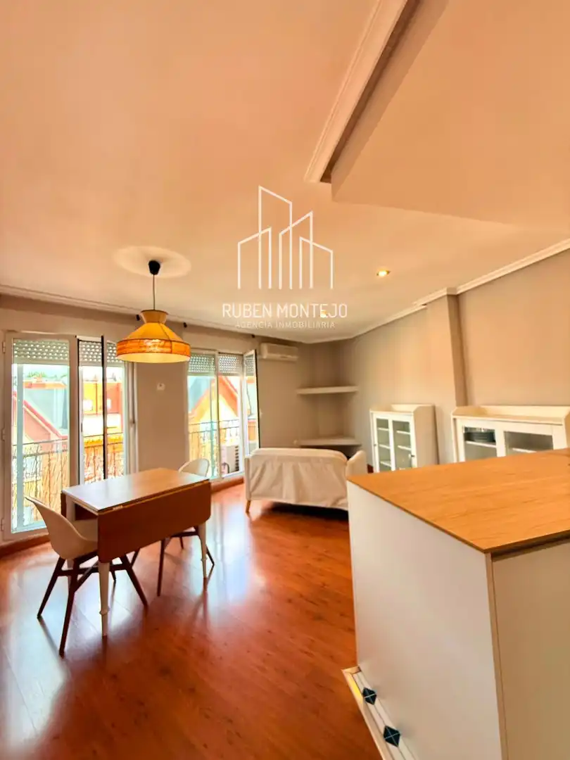 Außenansicht von Wohnung zur Miete in Villamayor mit Heizung, Terrasse und Möbliert