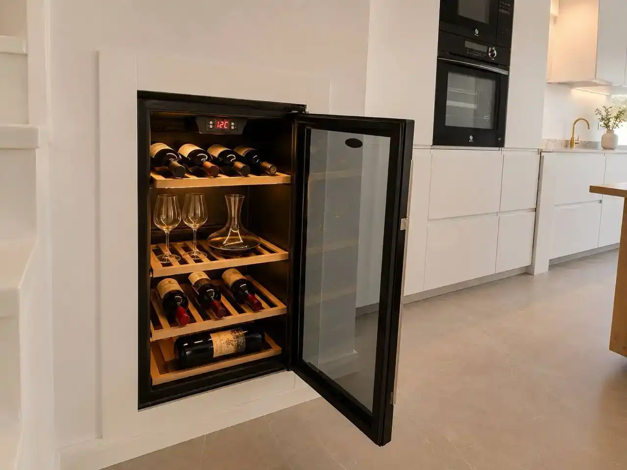 Kitchen of Houses for sale in Marbella  with Air Conditioner, Swimming Pool and Balcony