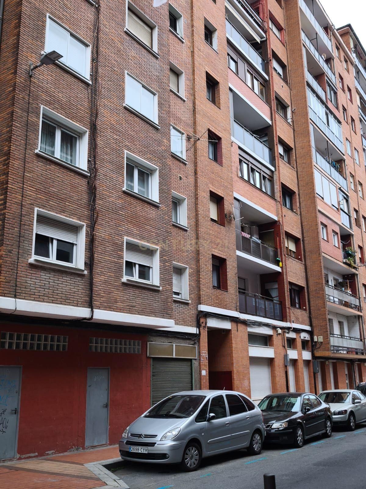 Vista exterior de Apartament en venda en Barakaldo 