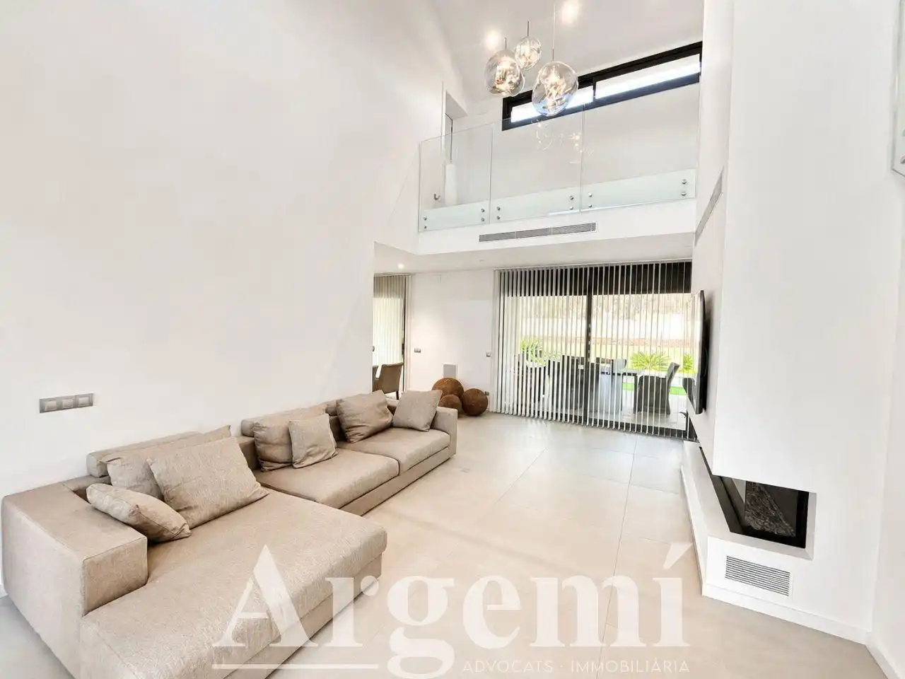 Sala de estar de Casa o chalet en venta en Palau-solità i Plegamans con Aire acondicionado, Calefacción y Jardín privado