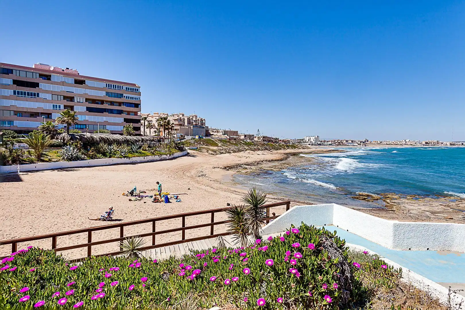 Vista exterior de Casa adosada en venta en Torrevieja con Aire acondicionado, Jardín privado y Terraza