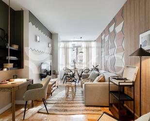 Sala d'estar de Apartament de lloguer en  Madrid Capital amb Aire condicionat, Calefacció i Moblat