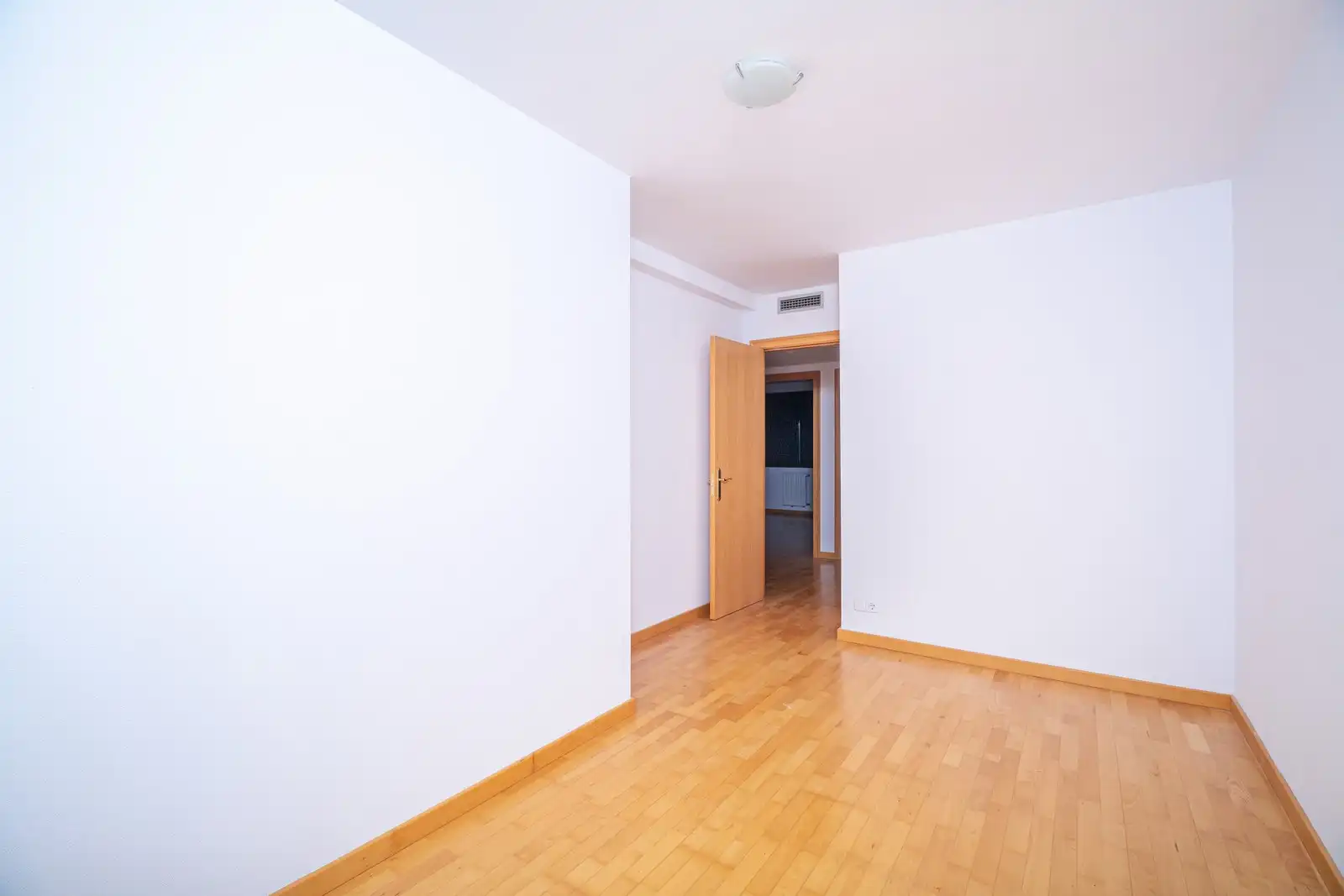 Flat for sale in Aranjuez  with Air Conditioner, Terrace and Storage room