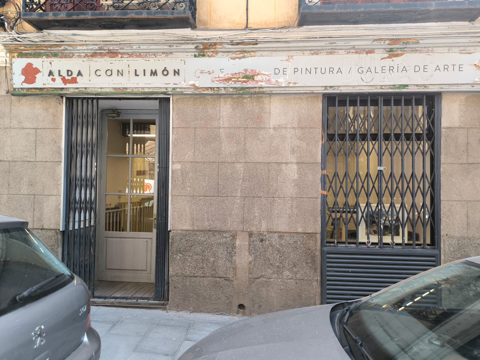 Vista exterior de Local en venda en  Madrid Capital amb Moblat