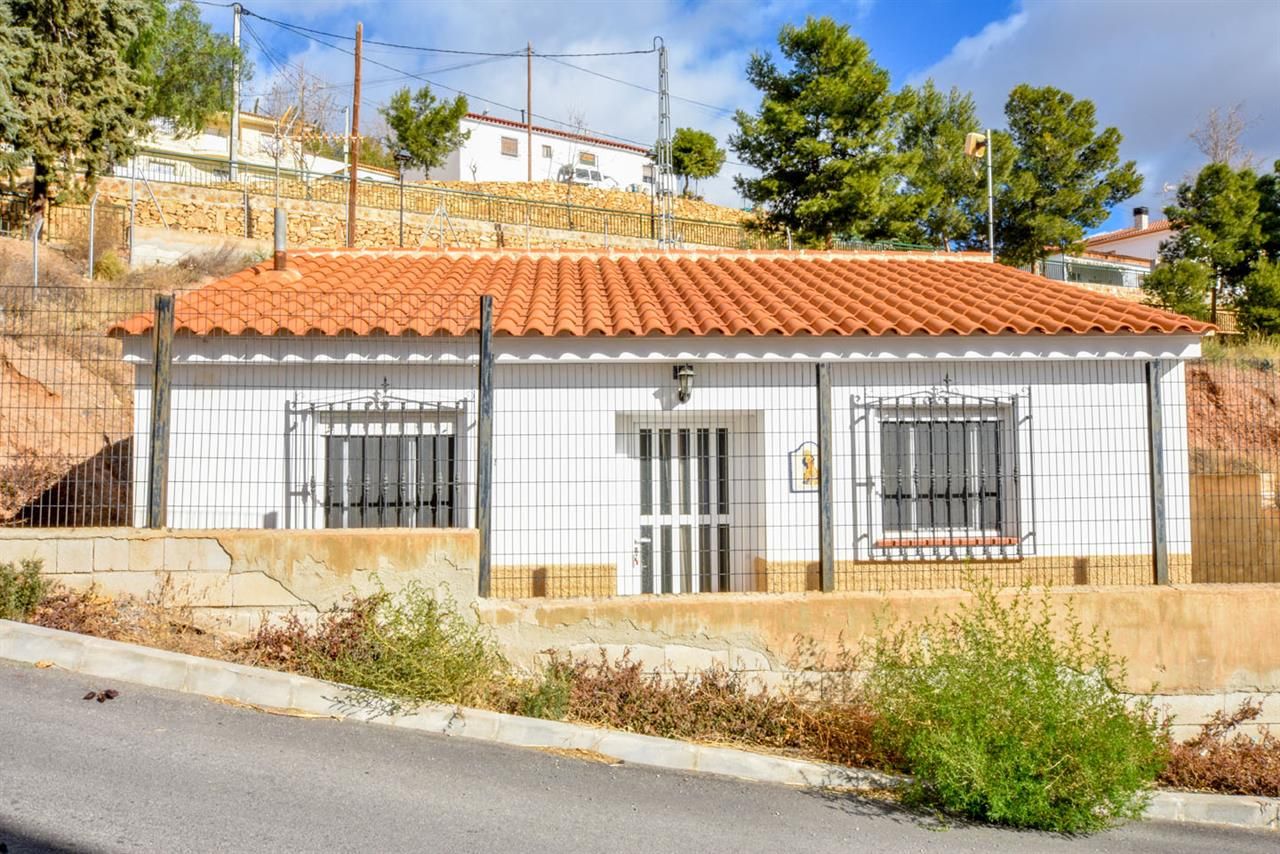 Vista exterior de Casa o xalet en venda en Taberno amb Jardí privat
