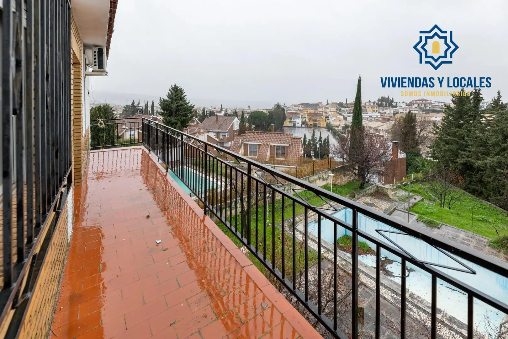 Villa mit Pool zum Verkauf in Huétor Vega