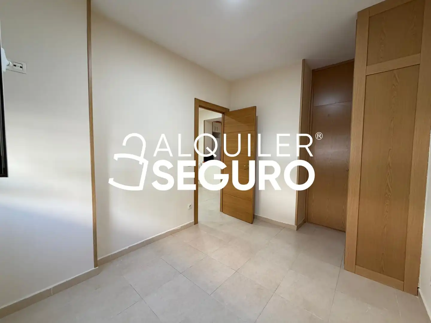 Piso de alquiler en Rafael San Narciso, Palomeras Bajas