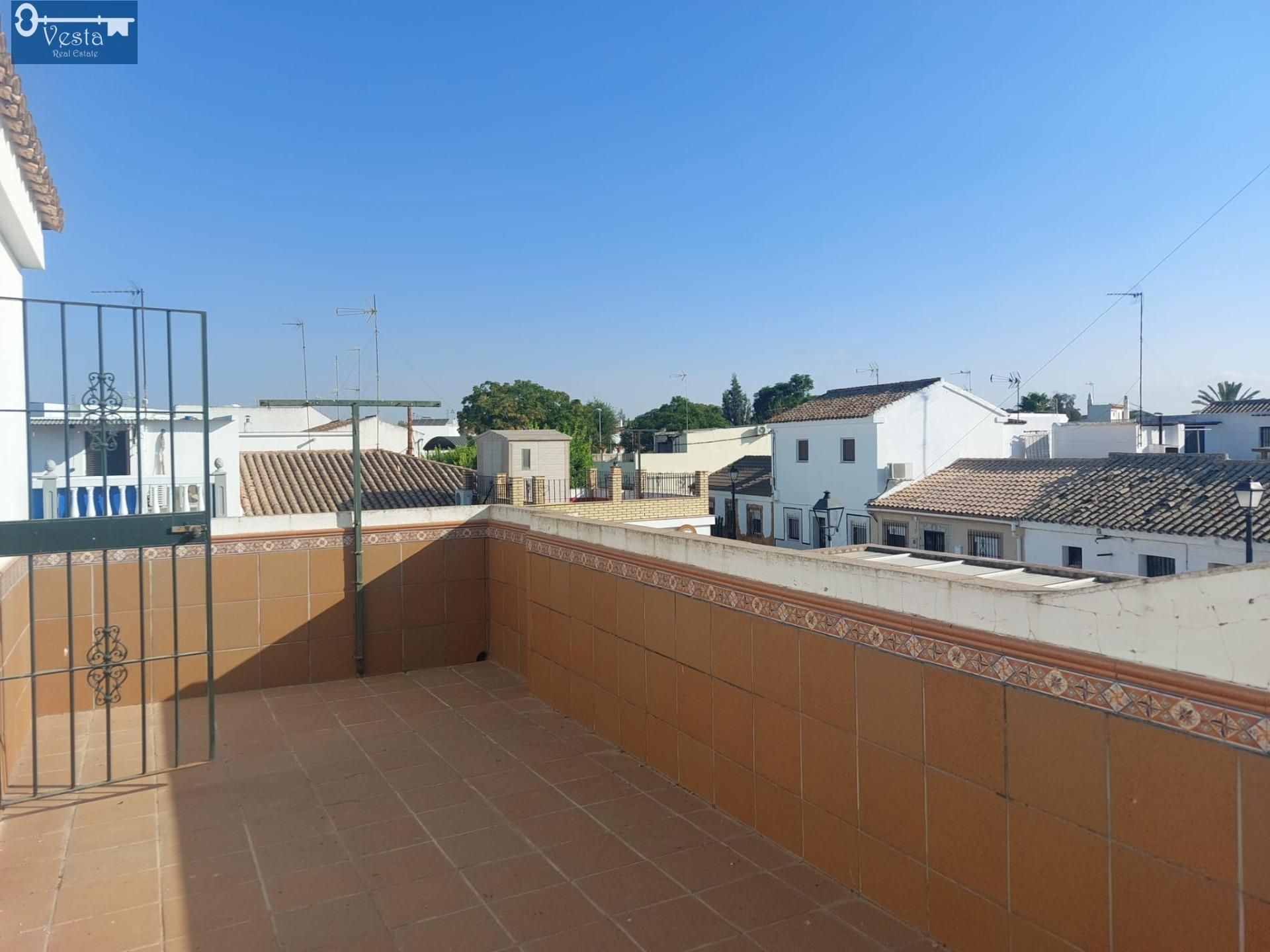 Vista exterior de Casa adosada en venda en Jerez de la Frontera amb Terrassa