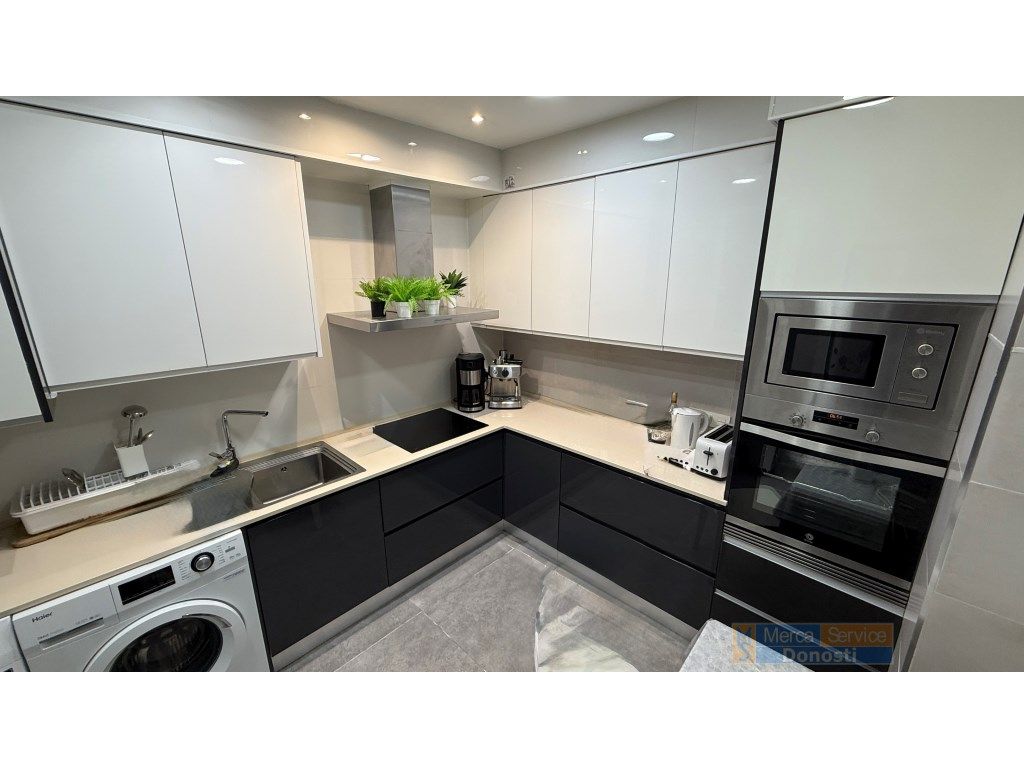 Kitchen of Flat for sale in Donostia - San Sebastián   with Balcony
