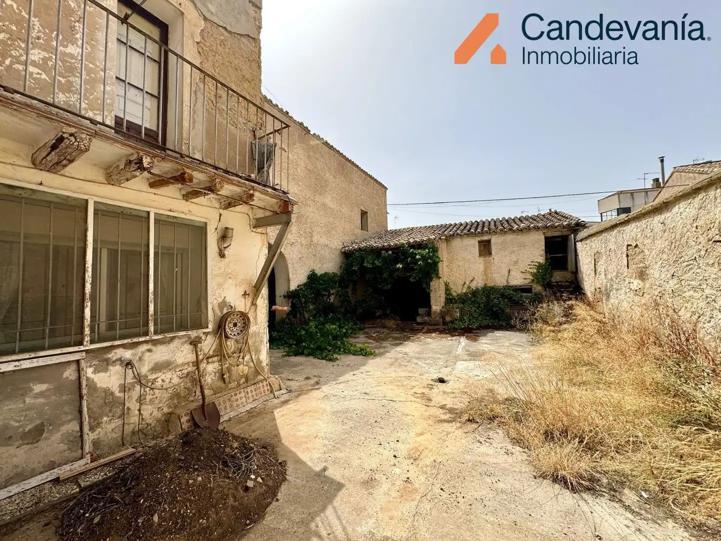 Außenansicht von Country house zum Verkauf in San Mateo de Gállego mit Heizung und Privatgarten