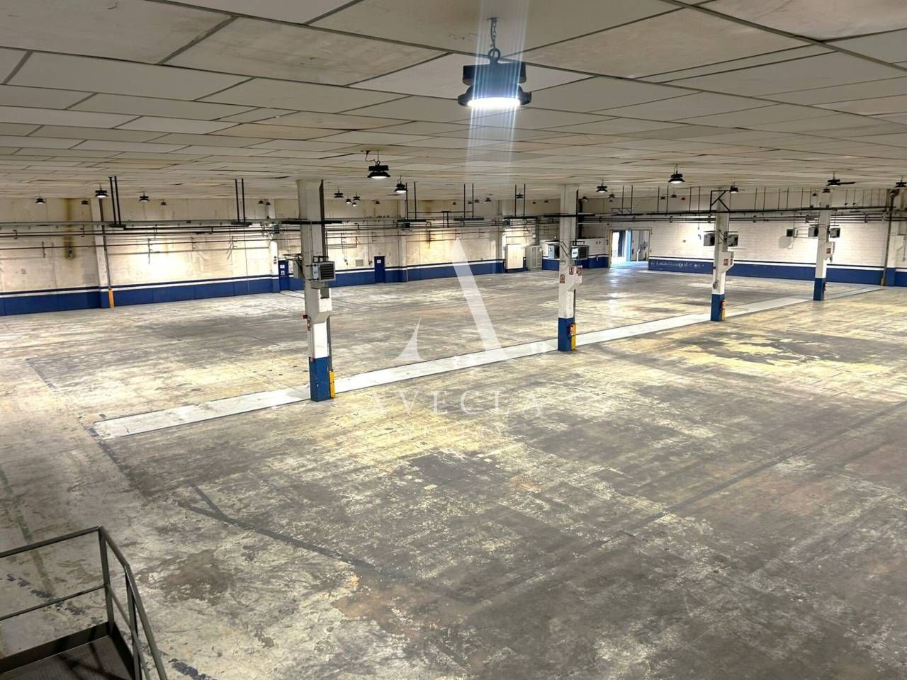 Industrial buildings to rent in Òptica, 7