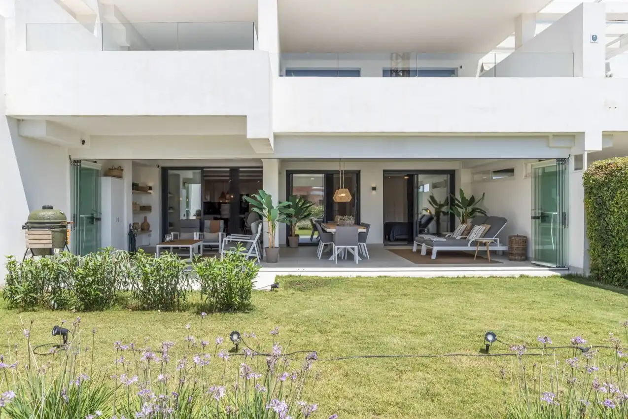Terrace of Ground floor for sale in Estepona  with Air Conditioner, Heating and Private garden