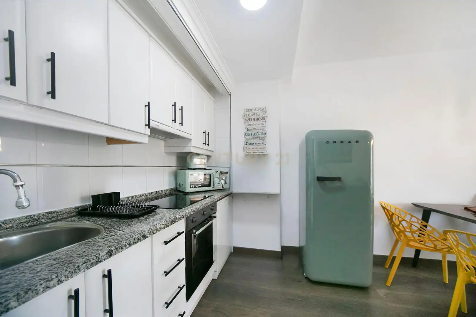 Cocina de Apartamento de alquiler en Calpe / Calp con Aire acondicionado, Lavadora y Microondas