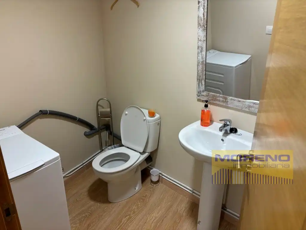 Bathroom of Apartments for sale in Sarria