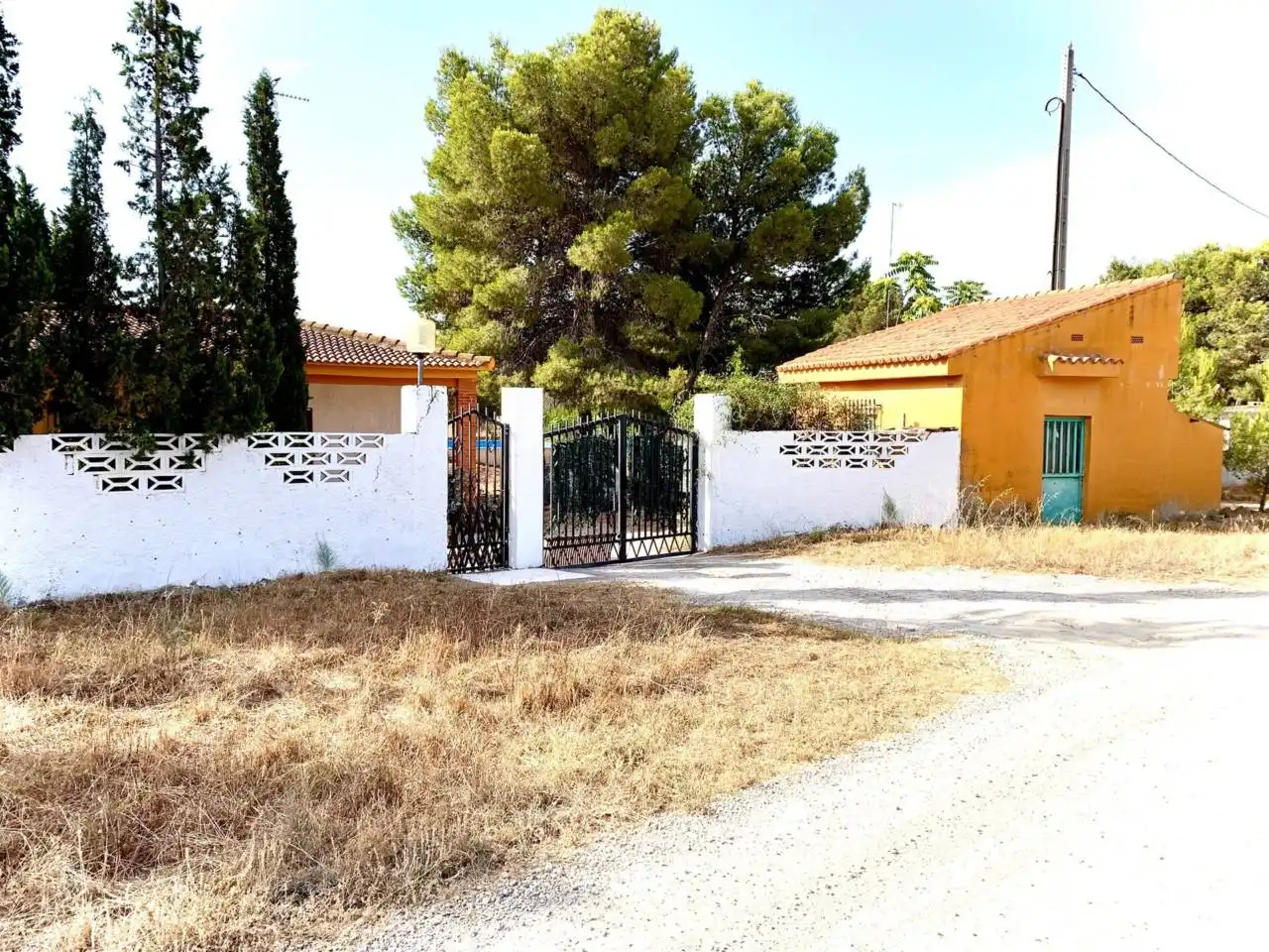 Vista exterior de Finca rústica en venda en Llíria amb Jardí privat, Terrassa i Piscina