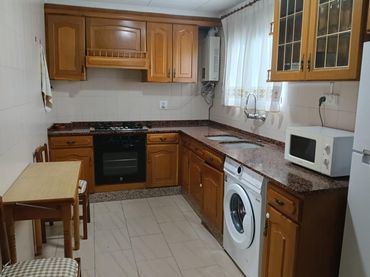 Flat with balcony to rent in Sant Josep - Zona Hospital