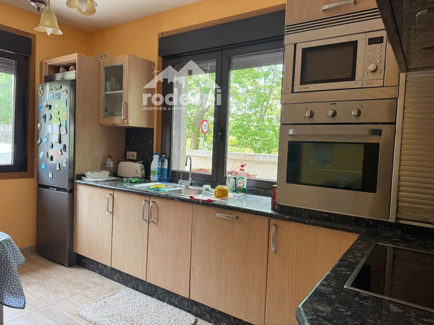 Cuina de Casa o xalet en venda en Covelo amb Calefacció, Traster i Moblat