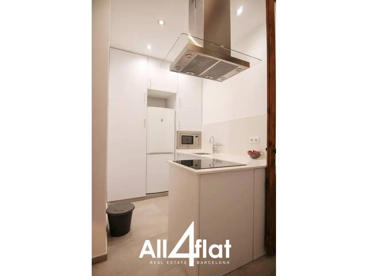 Flat with terrace for sale in Calle Nou de la Rambla, imagen 6