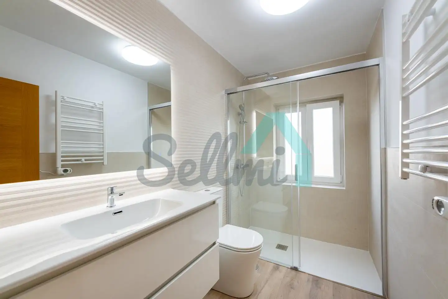 Bathroom of Flat for rent in Oviedo   with Heating and Storage room
