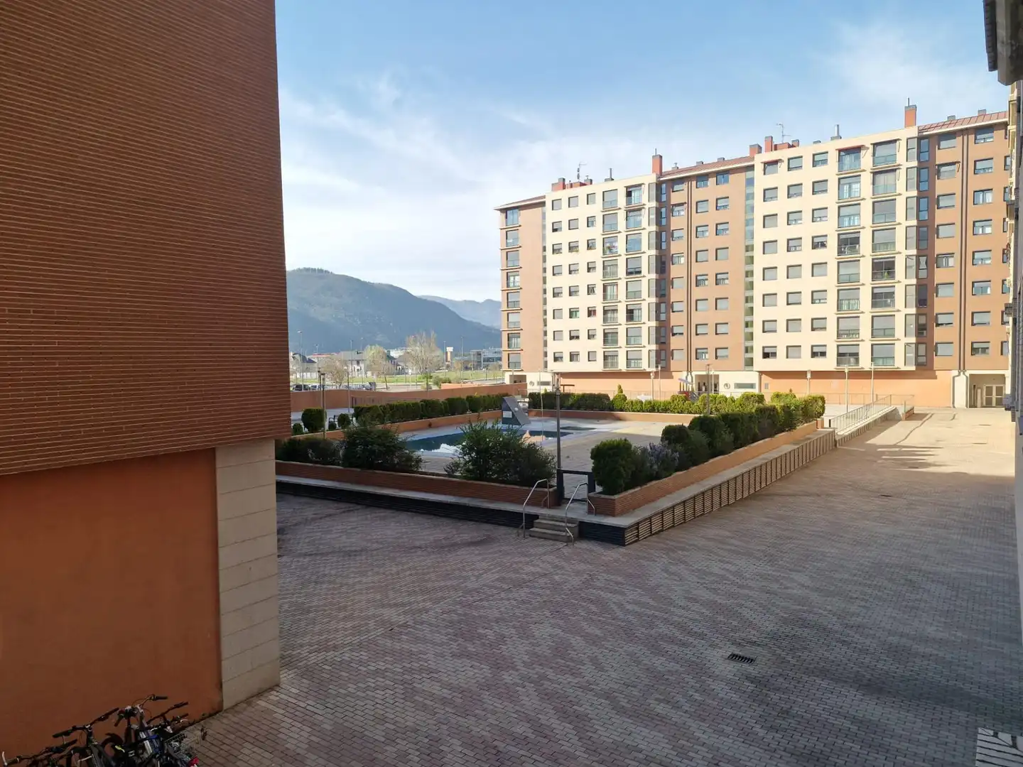 Piscina de Pis en venda en Ponferrada amb Calefacció, Traster i Alarma