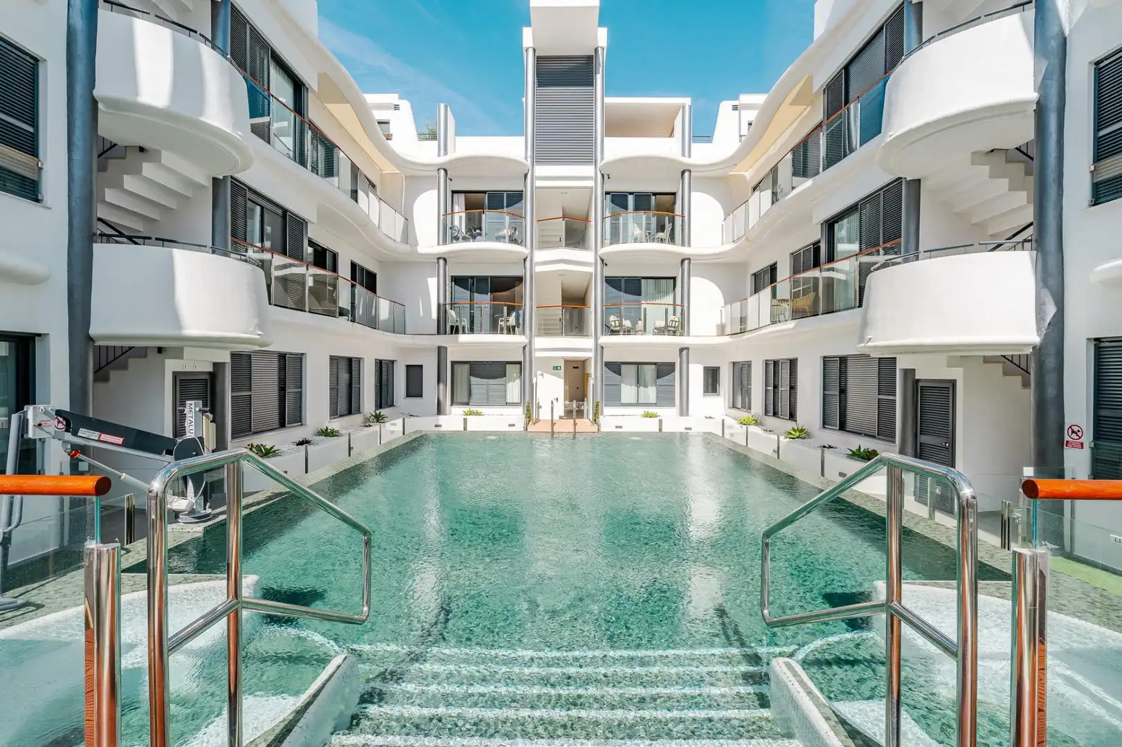 Piscina de Apartamento en venta en Estepona con Aire acondicionado, Calefacción y Amueblado