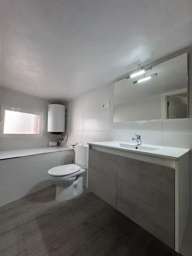 Baño de Apartamento de alquiler en Cáceres con Terraza, Amueblado y Horno