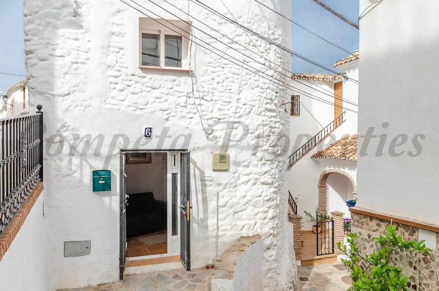 Vista exterior de Casa o xalet en venda en Salares amb Terrassa i Balcó