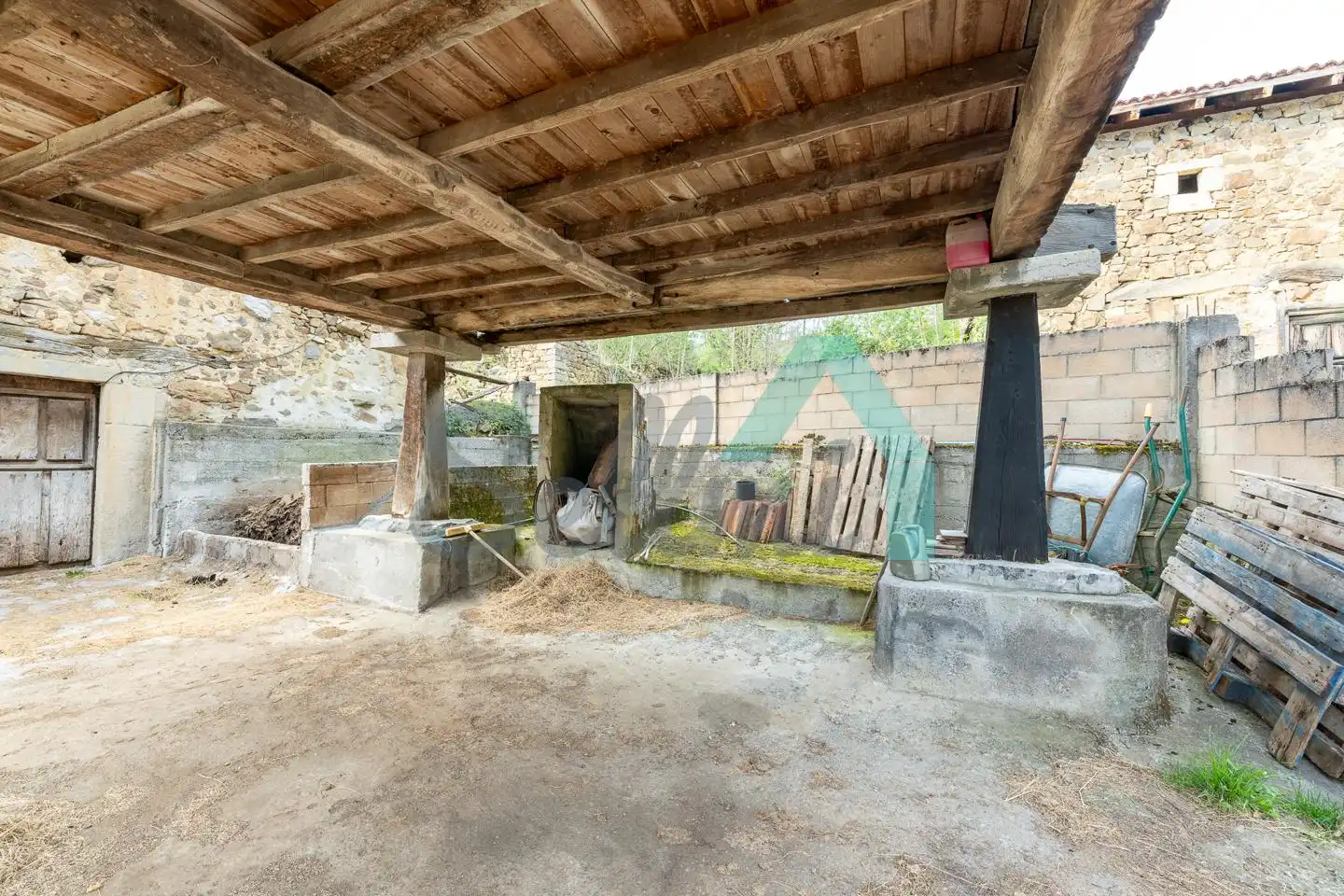 Einfamilien-Reihenhaus zum Verkauf in Quirós mit Privatgarten und Terrasse