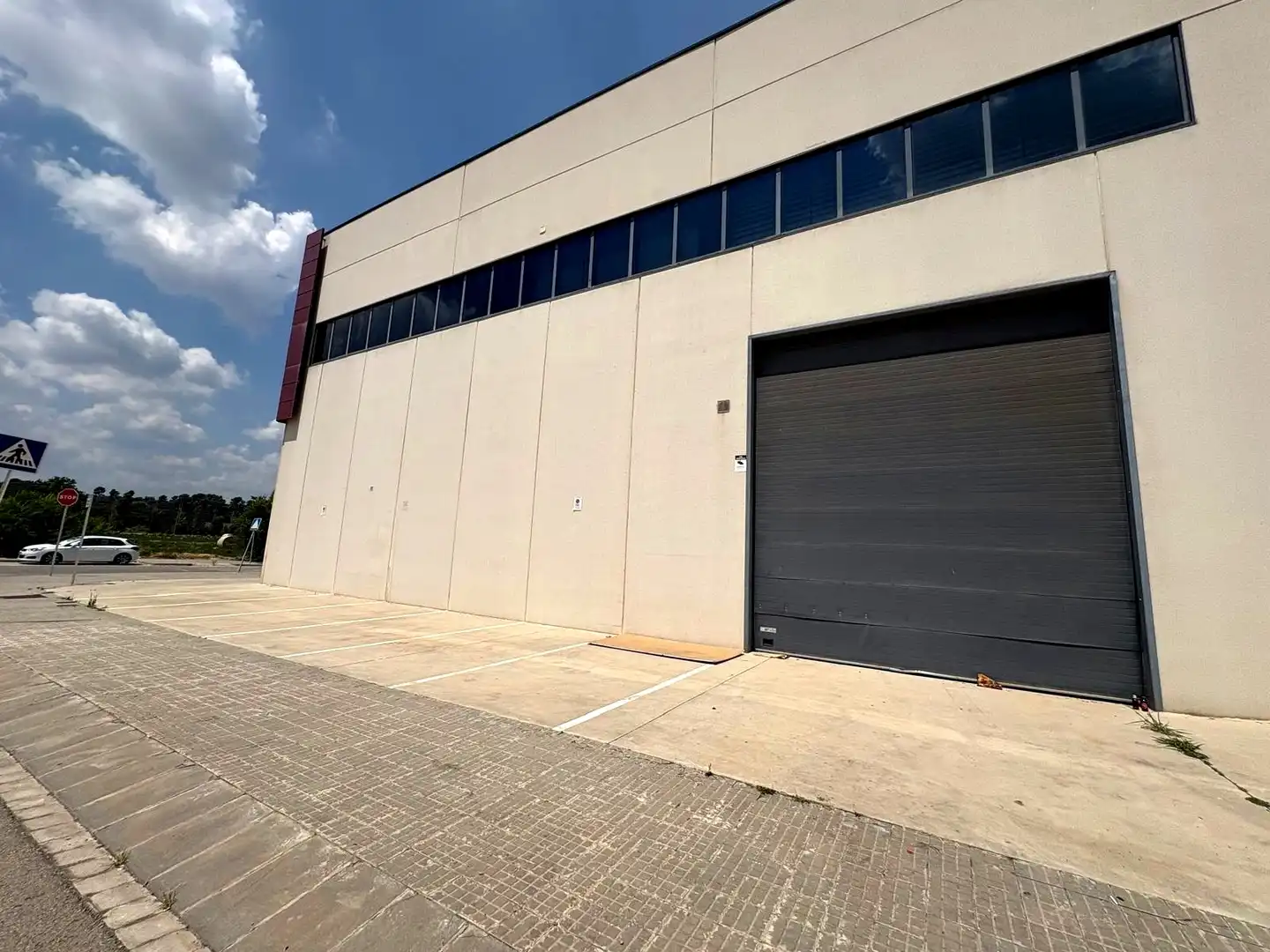Vista exterior de Nau industrial en venda en La Garriga
