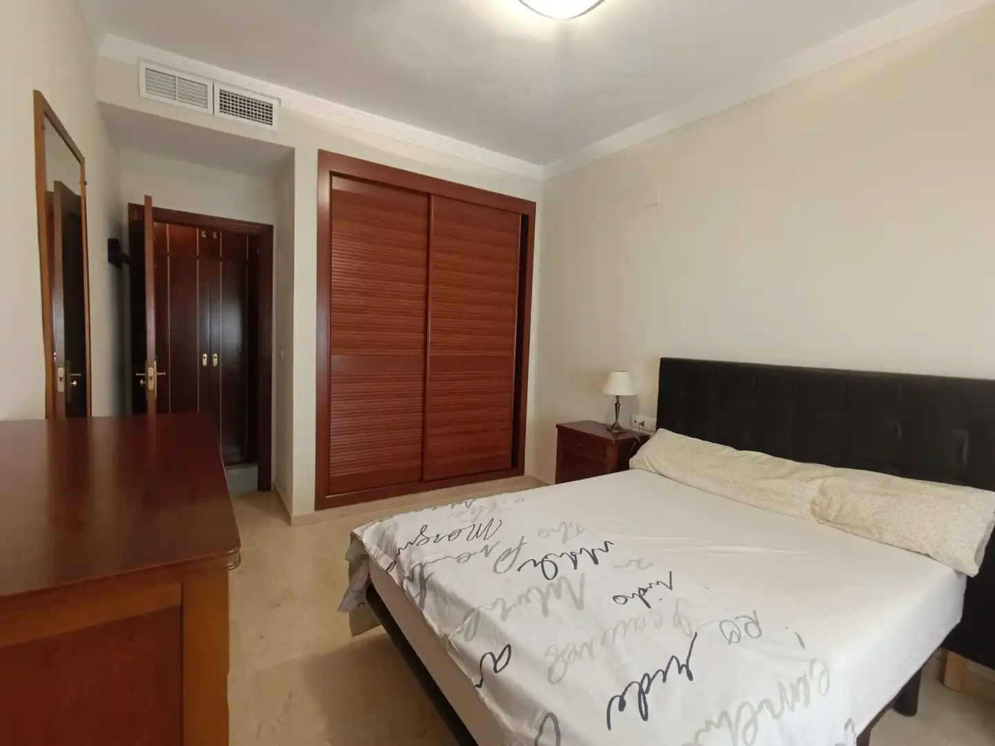 Schlafzimmer von Wohnungen zur Miete in Málaga mit Klimaanlage, Abstellraum und Möbliert