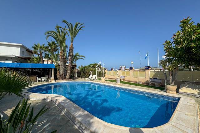 Casa-chalet en Alquiler en Cabo Roig