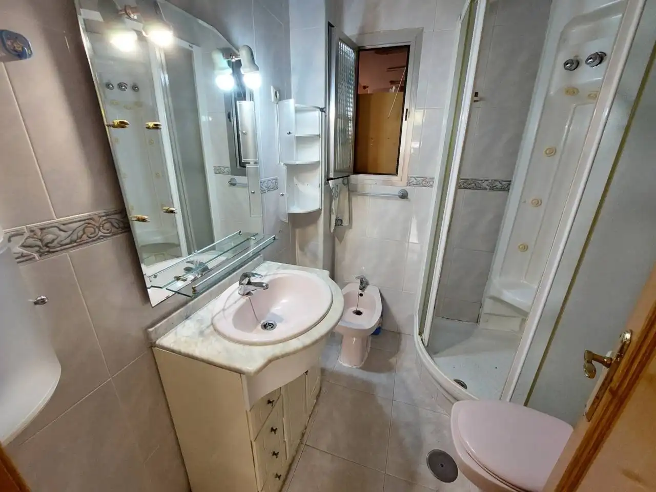 Badezimmer von Wohnung zum Verkauf in Fuenlabrada mit Heizung