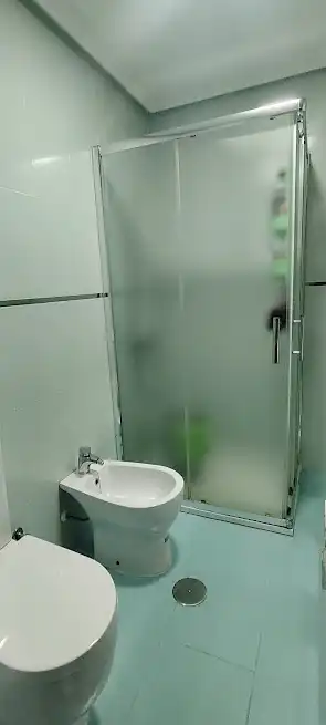 Badezimmer von Wohnung zum Verkauf in Linares mit Klimaanlage, Heizung und Privatgarten