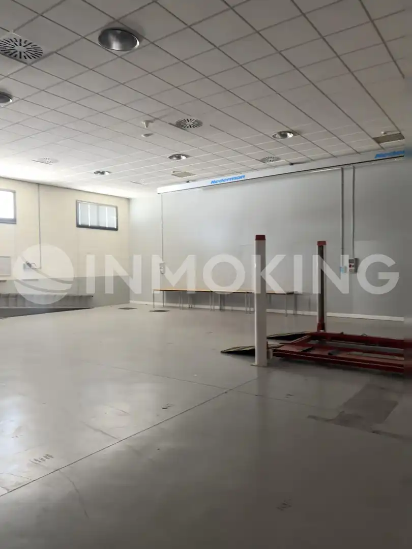 Fabrikhallen zum Verkauf in Tres Cantos mit Heizung
