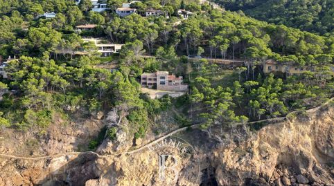 Bonita villa de estilo mediterráneo con espectaculares vistas a primera línea de mar en zona muy exclusiva de Begur, Costa Brava