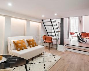 Living room of Duplex to rent in  Madrid Capital  with Air Conditioner, Heating and Parquet flooring